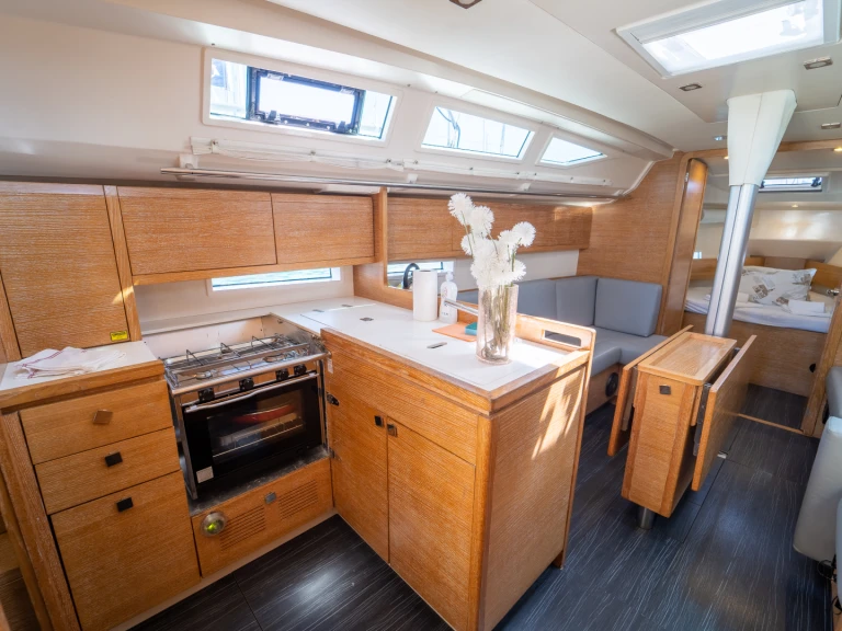 Yacht charter Kaštela cheap Salona 380