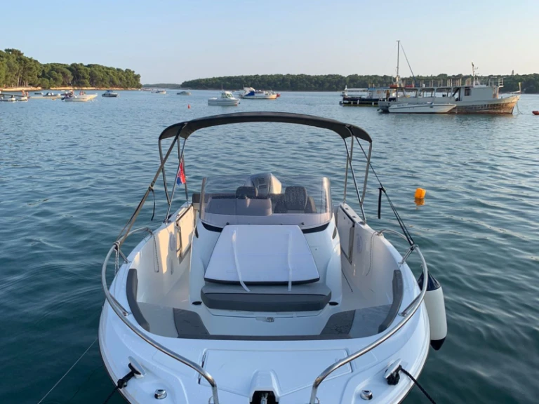 Motorboat for rent Pula at the best price