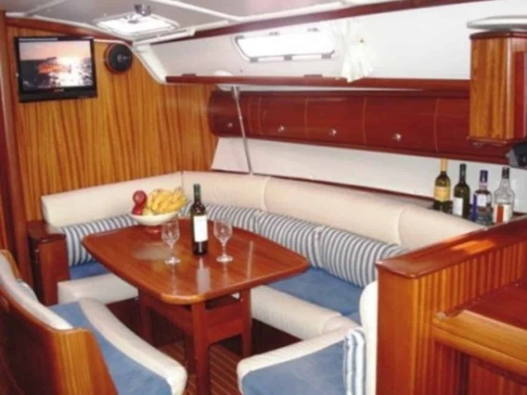 Sailboat for rent Ávdira at the best price