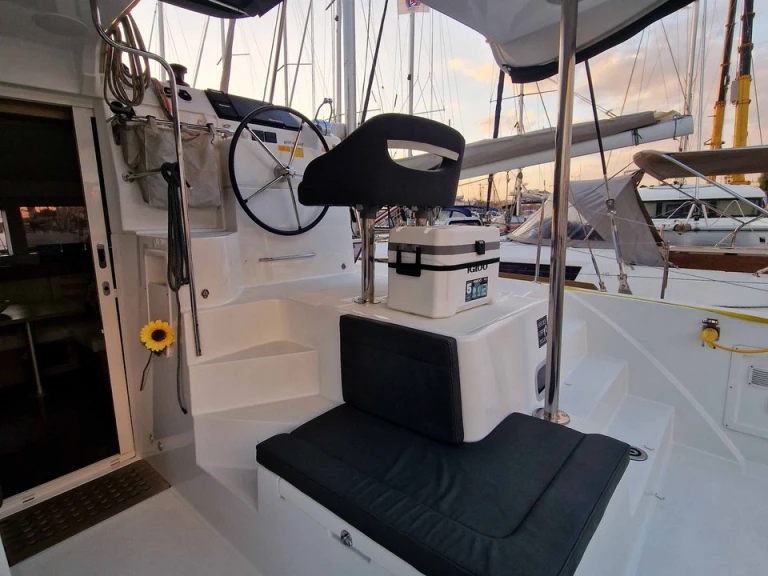 Yacht charter Alimos cheap Lagoon 40