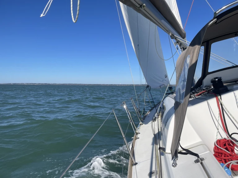 Yacht charter Pornic cheap Sun Odyssey 33i
