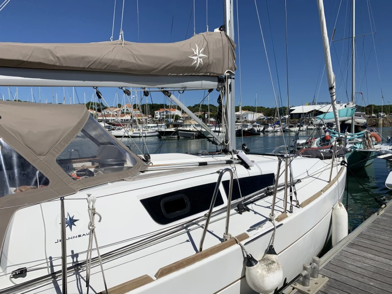 Sailboat rental in Pornic - Jeanneau Sun Odyssey 33i