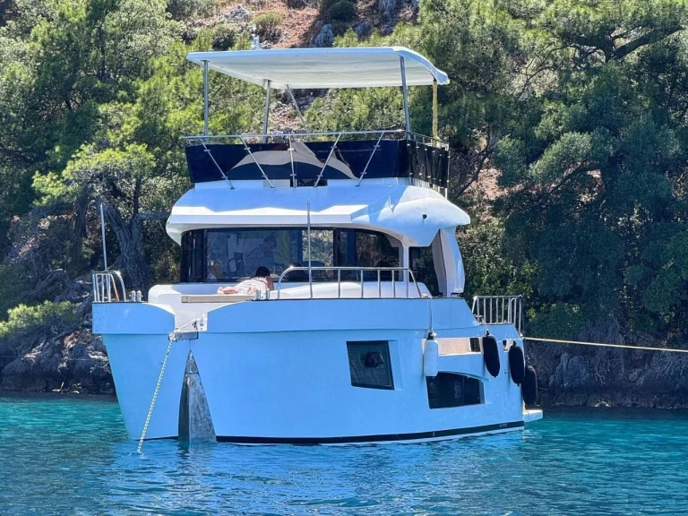 Motorboat for rent Göcek at the best price