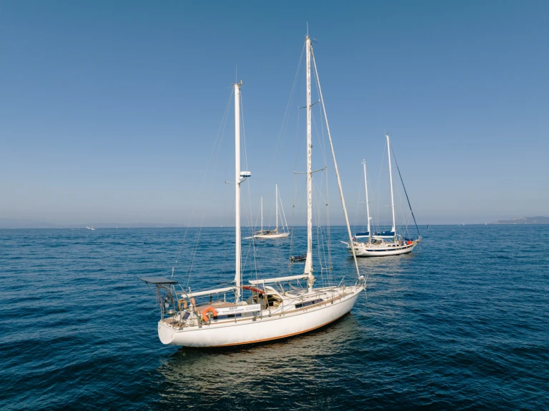 Amel Maramu in Giens on SamBoat