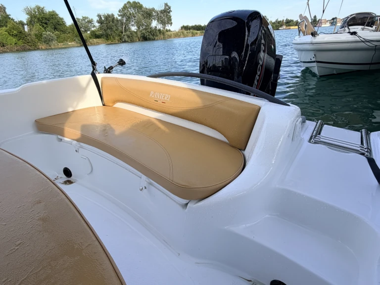 Yacht charter Bevazzana cheap Shark 19