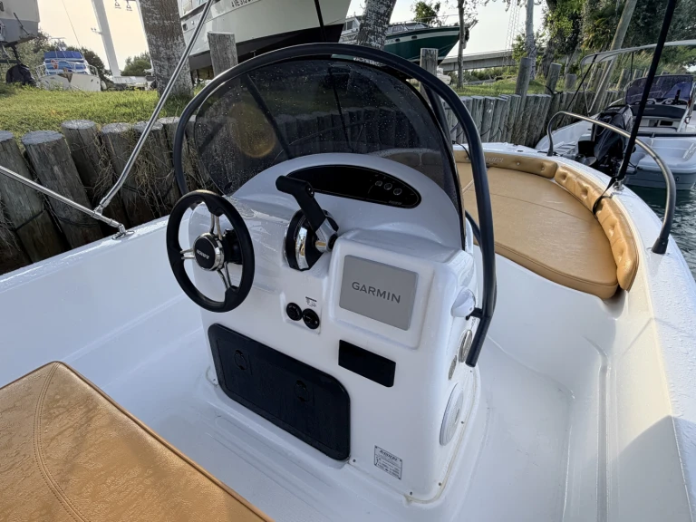Boat rental Ranieri Shark 19 in Bevazzana on Samboat