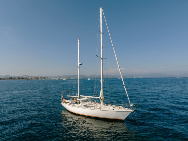 Bareboat Rental Sailboat Amel with a boat licence