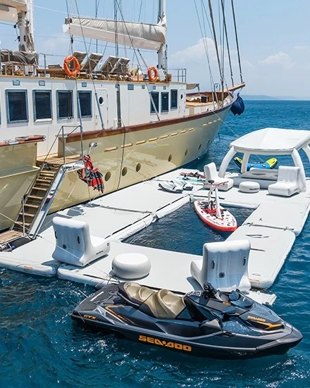 Motorboat for rent Göcek at the best price