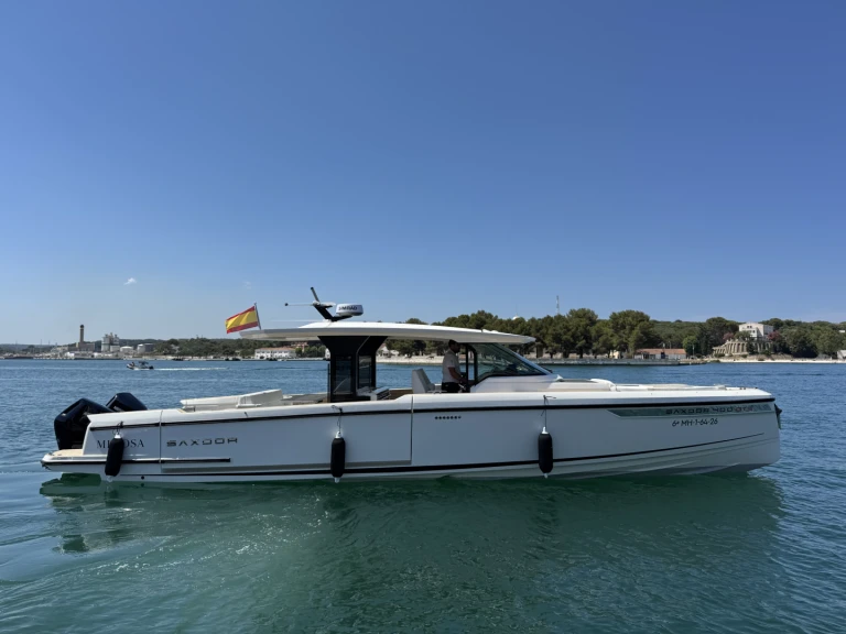 Rent a Saxdor SAXDOR 400 GTS Mahon Port
