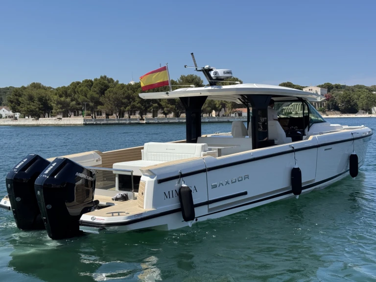 Rent a Saxdor SAXDOR 400 GTS Mahon Port