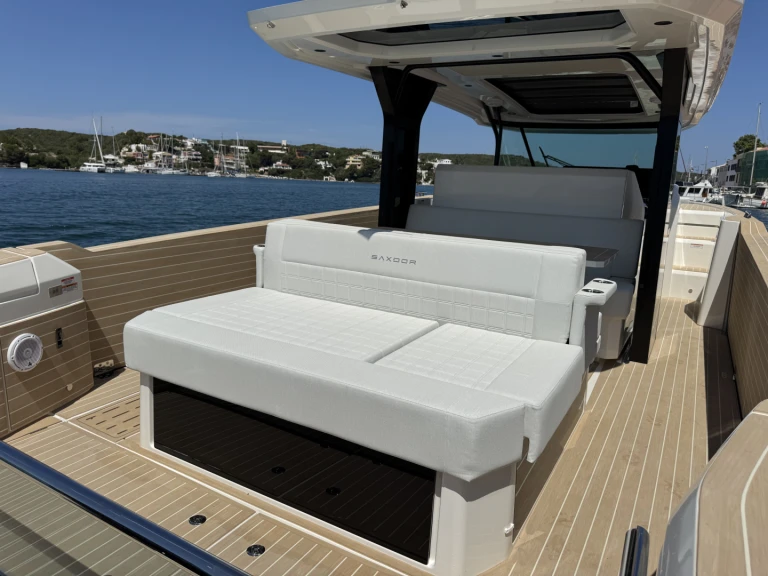 Boat rental Saxdor SAXDOR 400 GTS in Mahon Port on Samboat