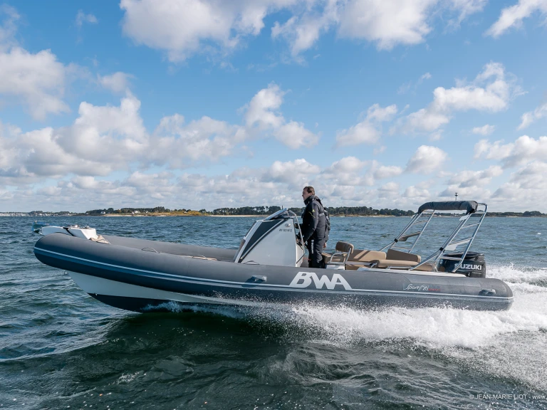 Boat rental Bwa Sport 26 GTO in La Trinité-sur-Mer on Samboat