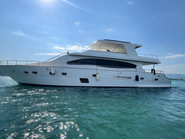 Bareboat Rental Motorboat Custom Made with a boat licence