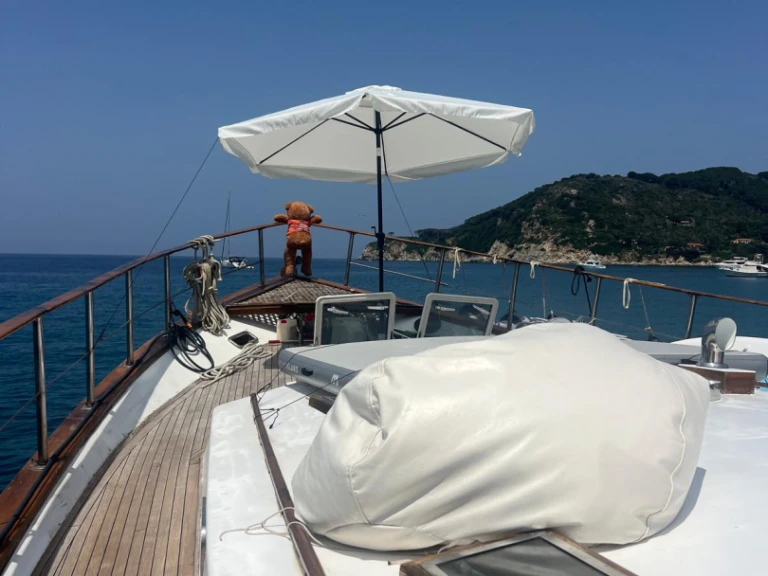 Motorboat rental with or without captain Gulet Pisa