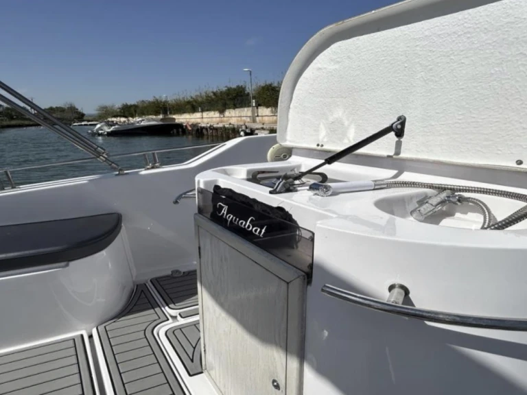 Motorboat rental with or without captain Pacific Craft Gapeau