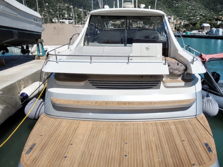 Boat rental Pershing Pershing 65 in Portofino on Samboat