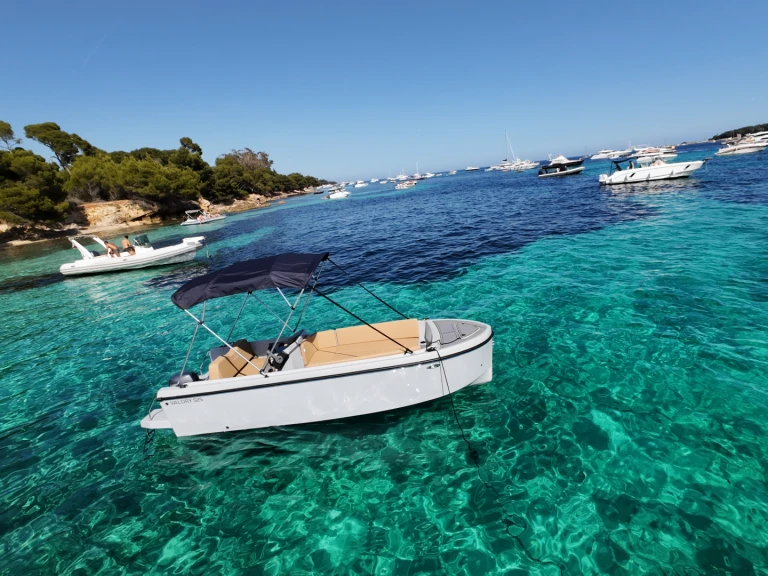 Yacht charter Mandelieu-la-Napoule cheap BlueWater 170