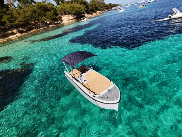 Boat rental Poseidon BlueWater 170 in Mandelieu-la-Napoule on Samboat