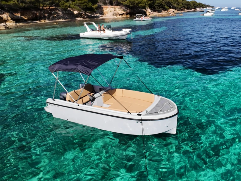 Poseidon BlueWater 170 in Mandelieu-la-Napoule on SamBoat