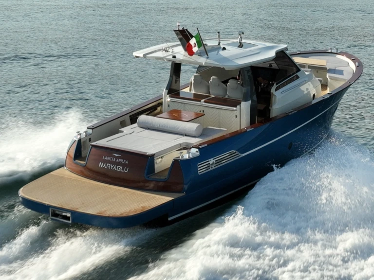 Bareboat Rental Motorboat Lancia Aprea with a boat licence
