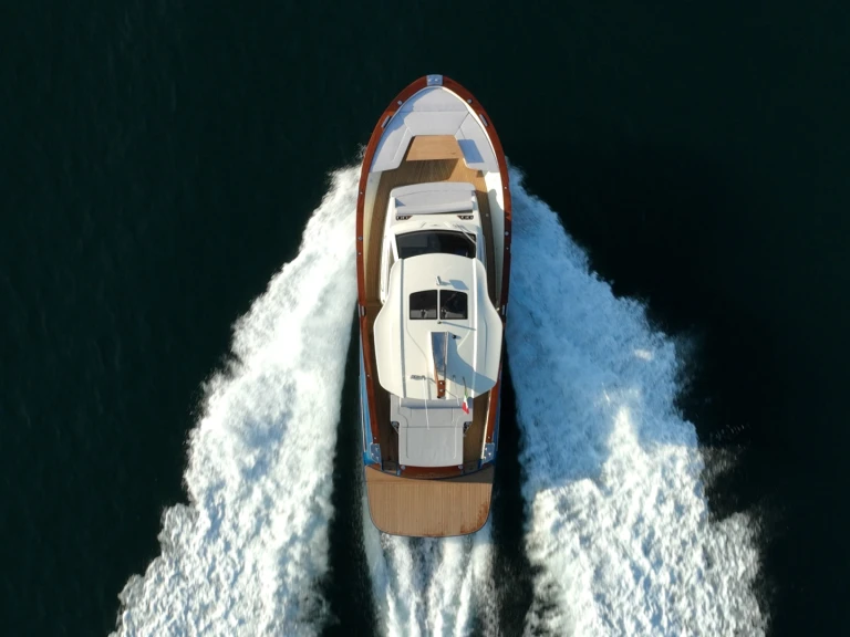 Motorboat for rent Sorrento at the best price