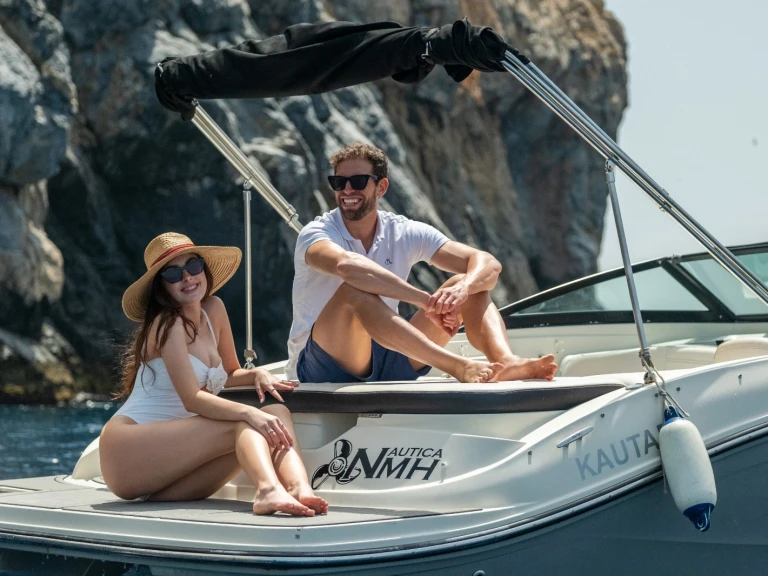 Yacht charter La Herradura cheap SPX 190