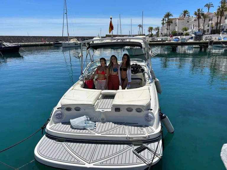 Bareboat Rental Motorboat Bayliner with a boat licence