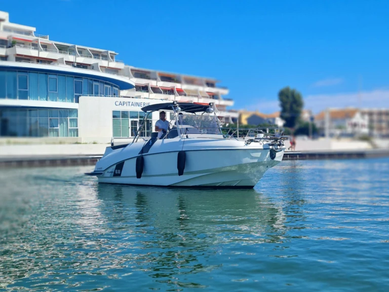Rent a Bénéteau Flyer 8.8 SUNdeck Saint-Raphaël