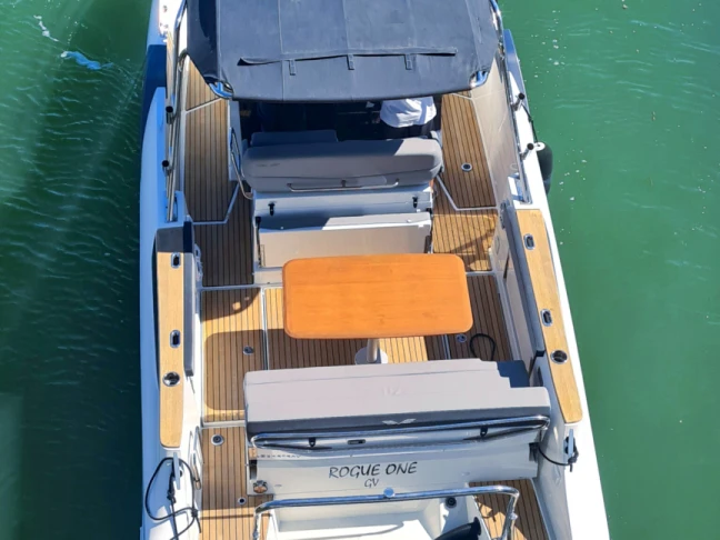 Yacht charter Saint-Raphaël cheap Flyer 8.8 SUNdeck
