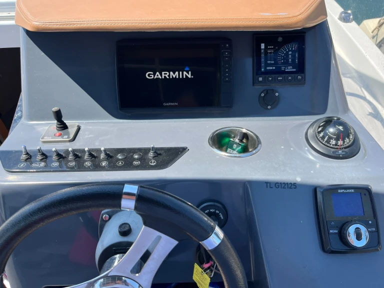 Motorboat rental in Saint-Raphaël - Bénéteau Flyer 8.8 SUNdeck