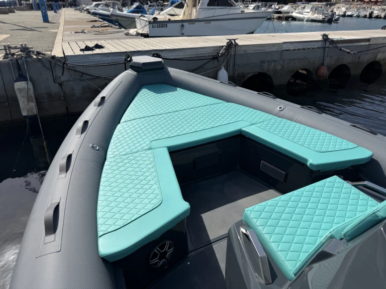 Yacht charter Porto Pollo cheap Force 8