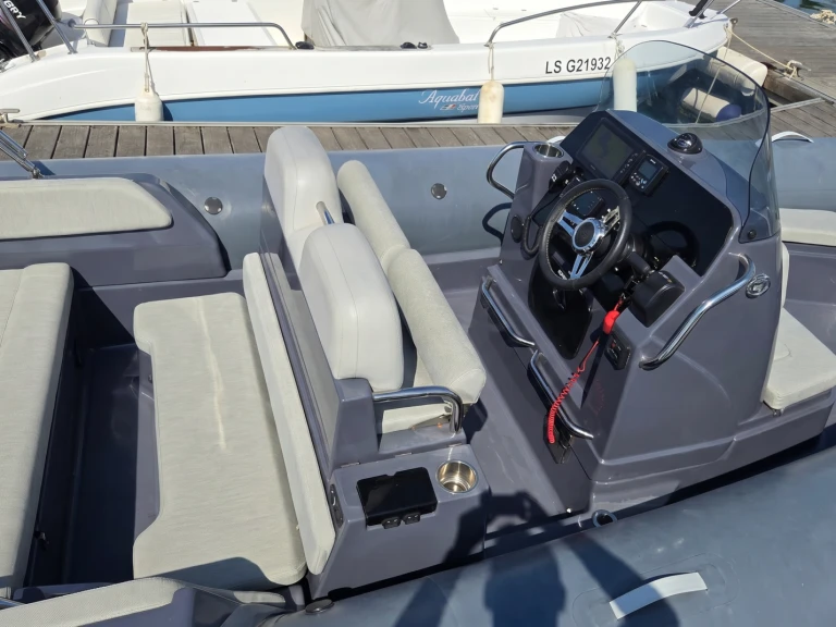 Boat rental Zodiac Medline 7.5 in Les Sables-d'Olonne on Samboat