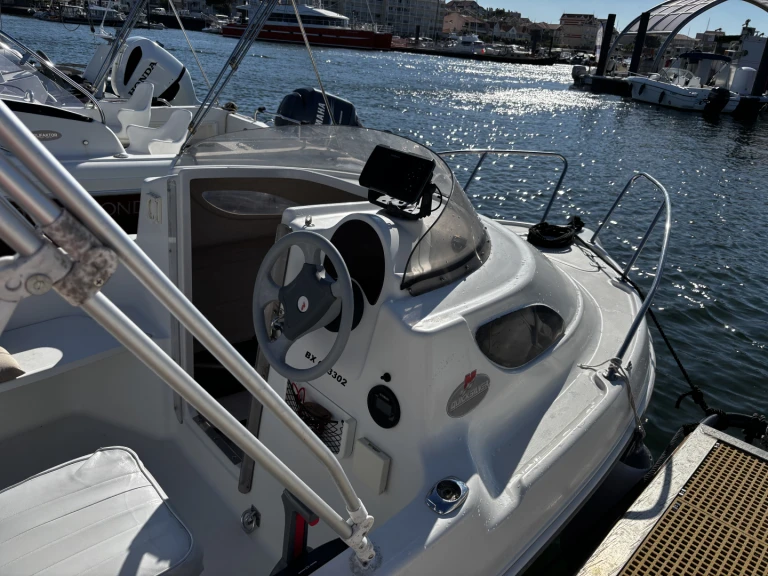 Boat rental Quicksilver Quicksilver 420 Flamingo in Arcachon on Samboat