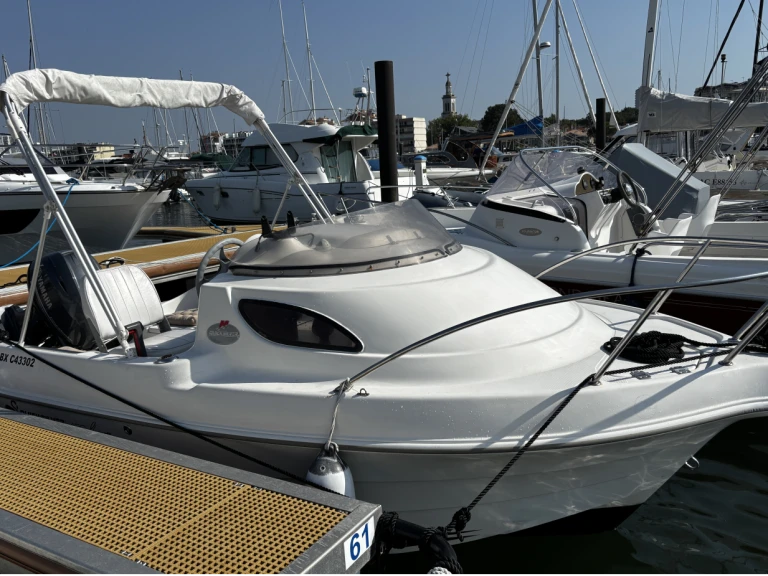 Bareboat Rental Motorboat Quicksilver with a boat licence