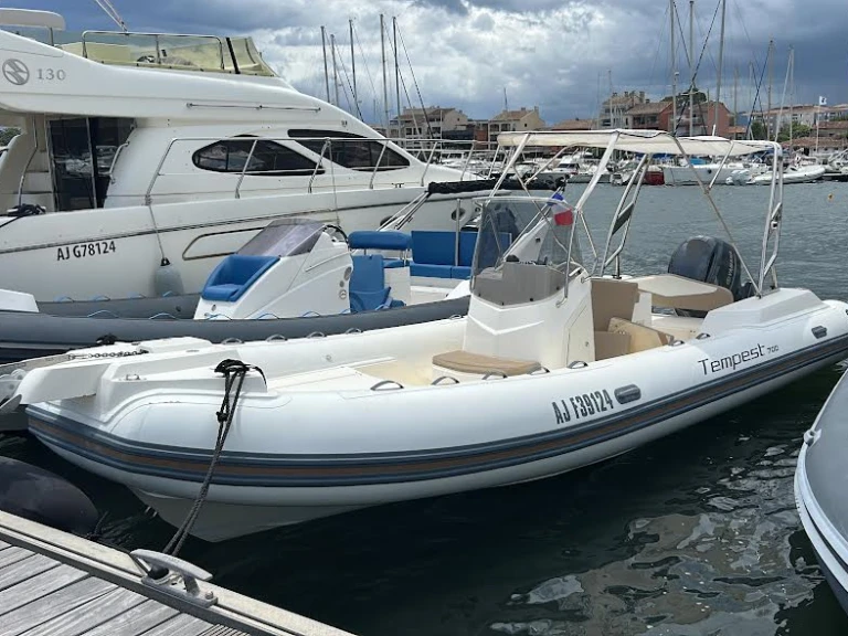 Capelli Tempest 700 Sun in Porto-Vecchio on SamBoat