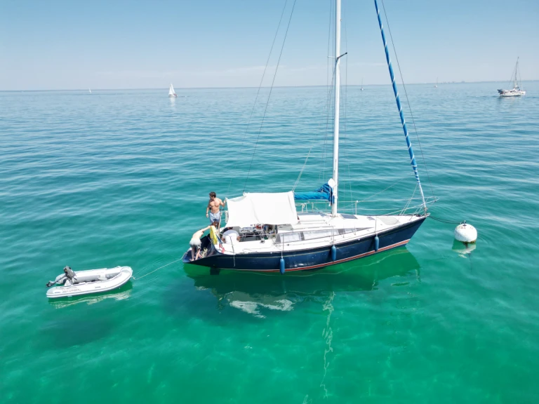 Sailboat rental in La Rochelle - Dufour Dufour 28 Mezzo