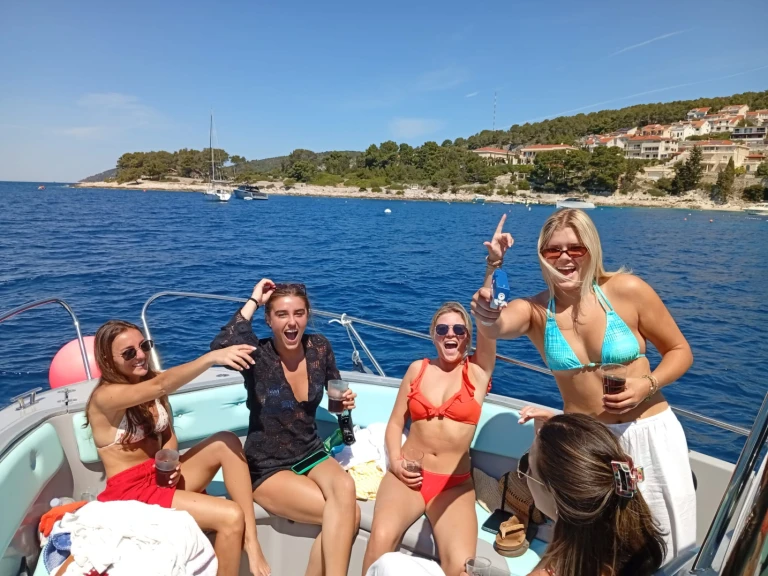 Jeanneau Cap Camarat 7.5 CC Style in Split on SamBoat