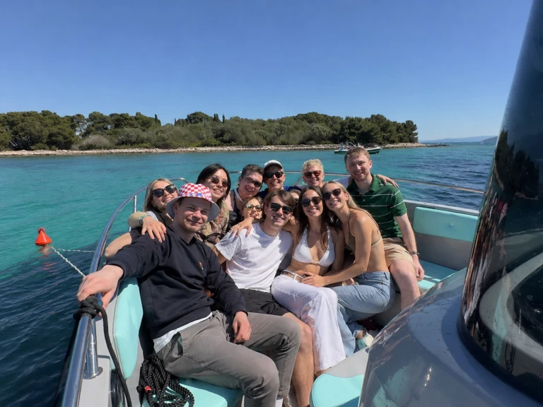 Motorboat rental with or without captain Jeanneau Split