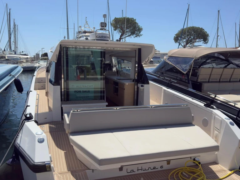 Motorboat for rent Beaulieu-sur-Mer at the best price