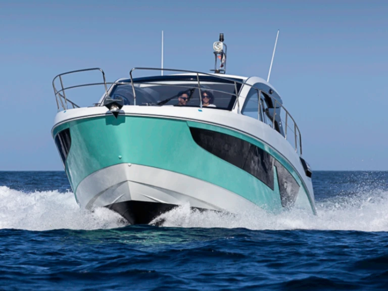 Motorboat for rent Les Sables-d'Olonne at the best price