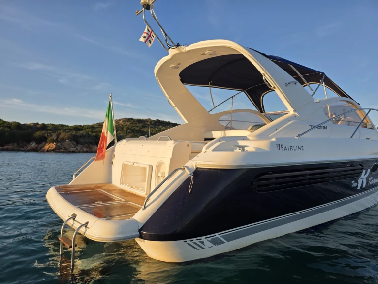 Bareboat Rental Motorboat Fairline with a boat licence