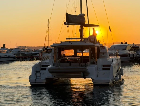 Catamaran for rent Rada di Napoli at the best price