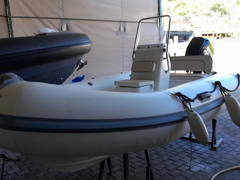 Motorboat for rent Göcek at the best price