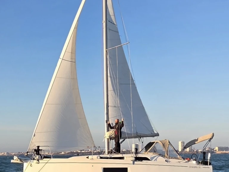 Yacht charter Les Sables-d'Olonne cheap Oceanis 30.1