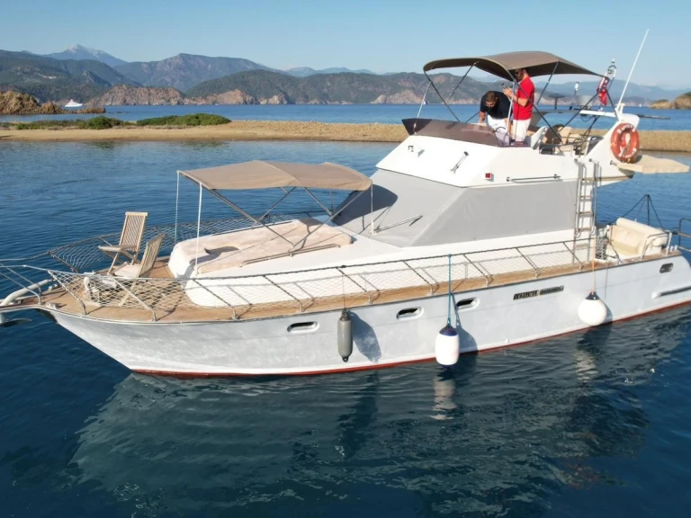 Motorboat for rent Göcek at the best price