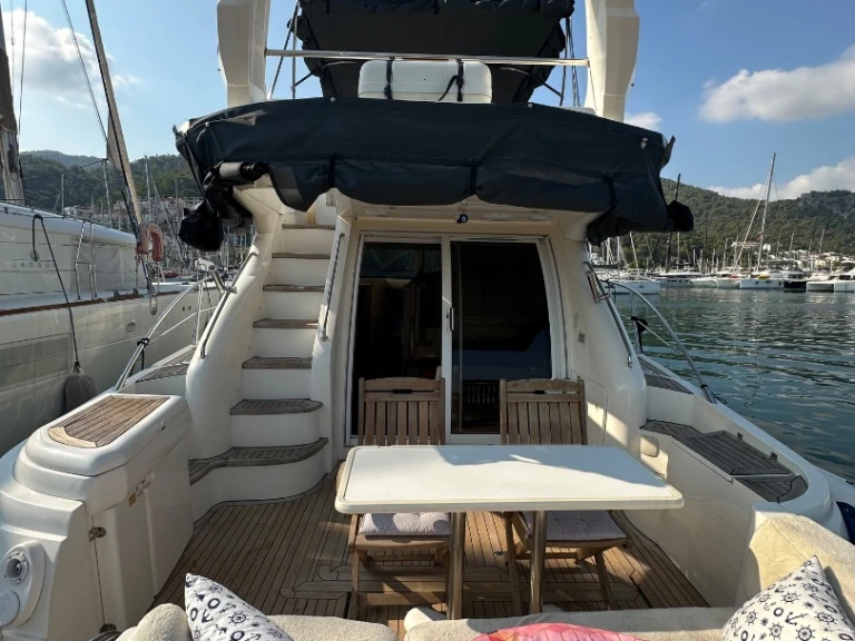 Motorboat for rent Göcek at the best price
