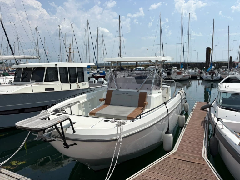 Motorboat for rent Brest at the best price