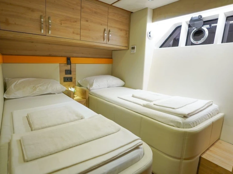 Motorboat for rent Göcek at the best price
