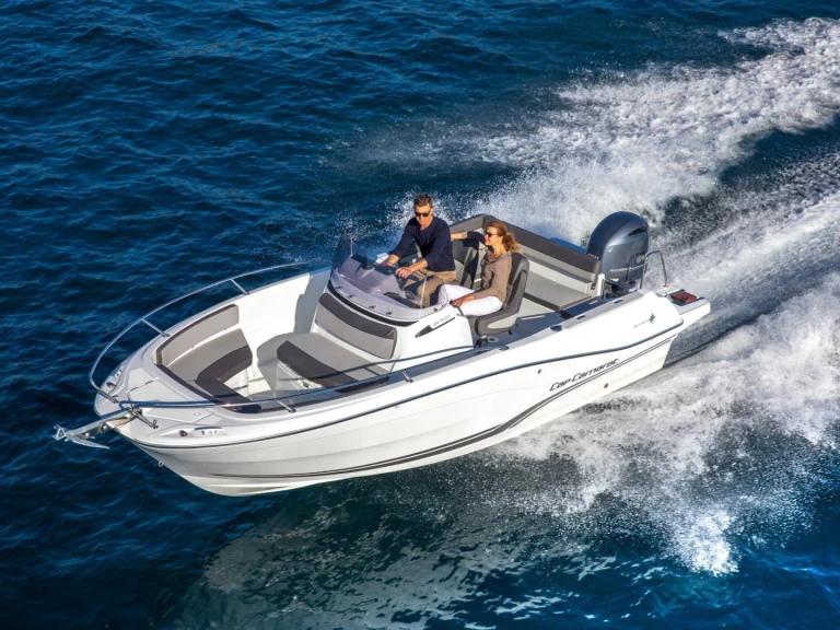 Boat rental Jeanneau CAP CAMARAT 6,5 CC Style in Le Lavandou on Samboat