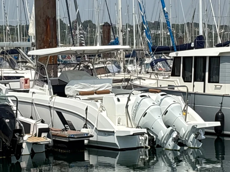 Rent a Bénéteau Flyer 9 SPACEdeck Brest